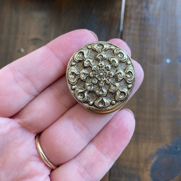 Vintage Jewelry Scarf Clip Circle Filigree Brasstone Vintage 95s